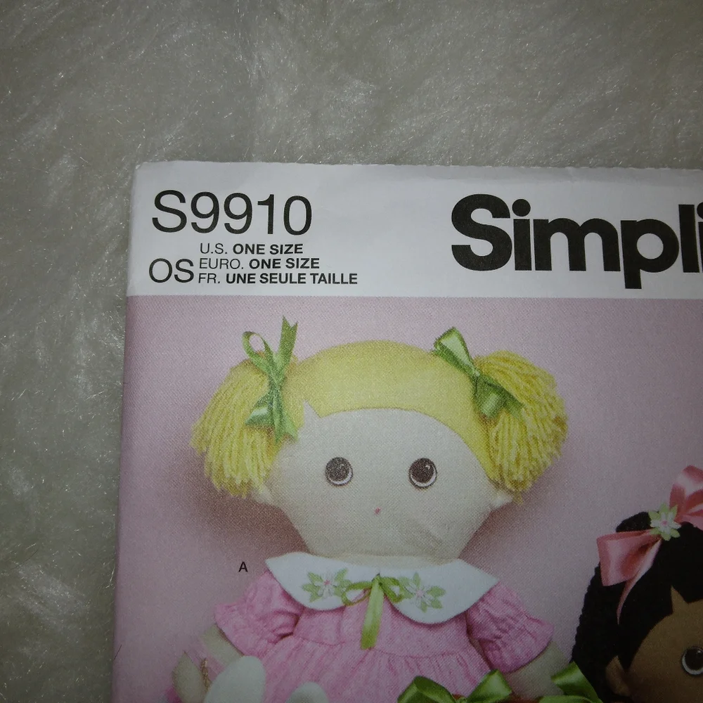 SIMPLICITY S9910 Plush dolls with clothes and plush pets By Elaine Heigl Designs